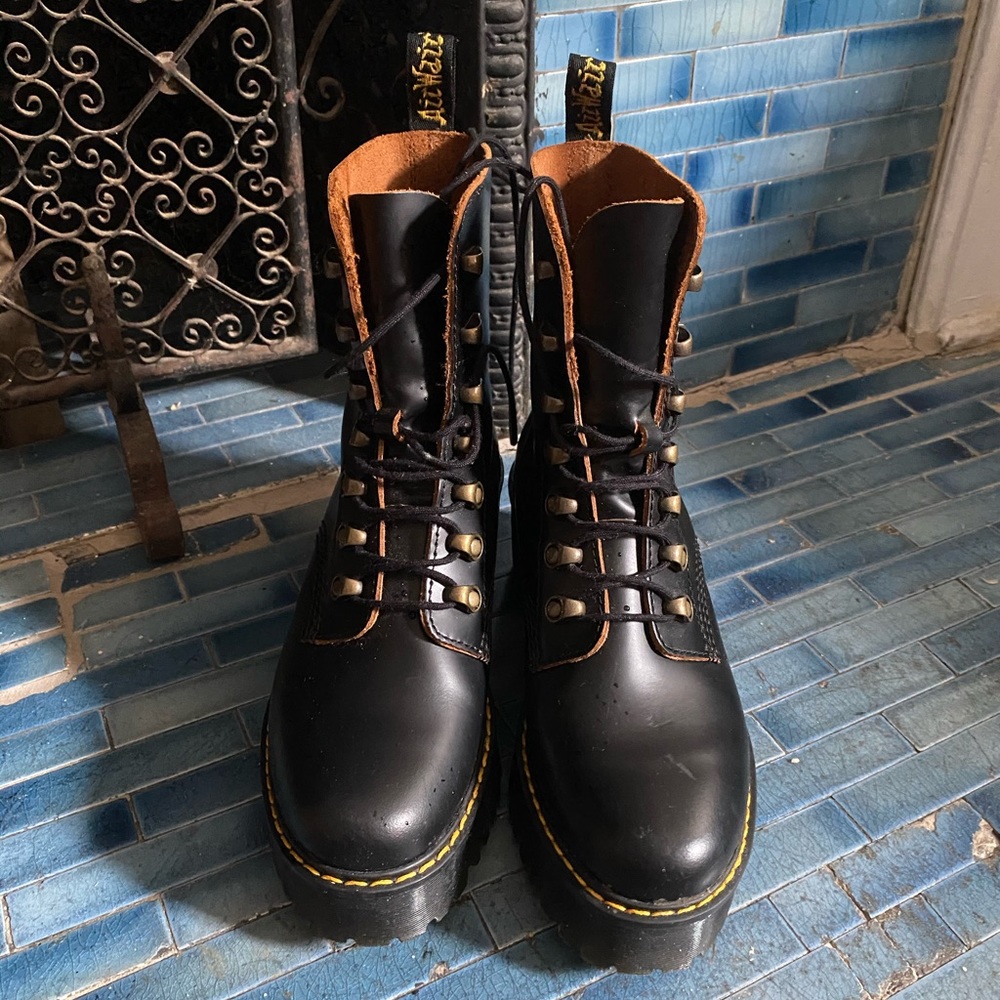 DOC MARTENS LEONA BOOTS